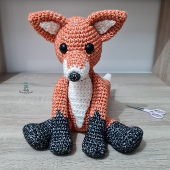 Fraser the Fox amigurumi pattern by Little Green Bear