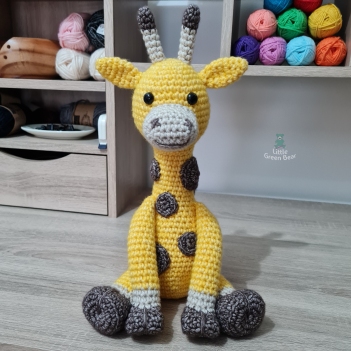 Geoff the Giraffe amigurumi pattern by Little Green Bear