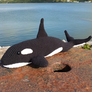 Olwyn the Orca amigurumi pattern by Little Green Bear