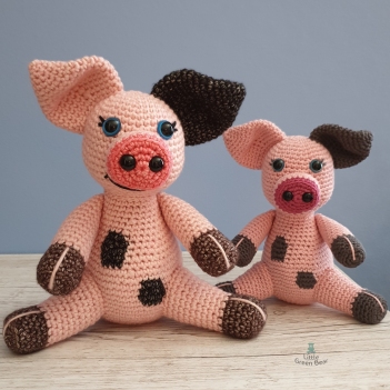 Polly the Piglet amigurumi pattern by Little Green Bear
