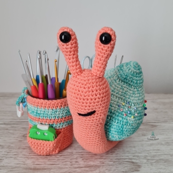 Sally the Snail Caddy amigurumi pattern by Little Green Bear