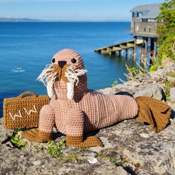 Wally the Walrus amigurumi pattern by Little Green Bear