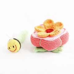 Rattle Flower amigurumi pattern by Madelenon