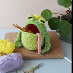 Hugo The Hungry Frog  amigurumi pattern by Irene Strange
