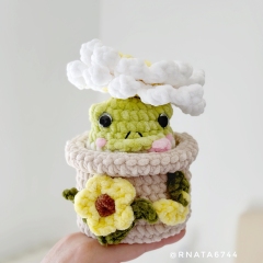 Crochet Flower Pot with Frog  amigurumi by RNata