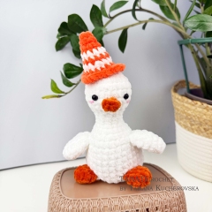 Little Goose with Accessories amigurumi pattern by TANATIcrochet