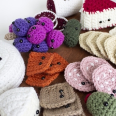 Charcuterie Board amigurumi by A Menagerie of Stitches