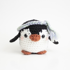 Cuddly Penguin amigurumi by A Menagerie of Stitches