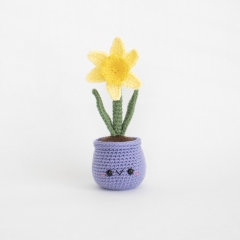 Daffodil amigurumi by A Menagerie of Stitches