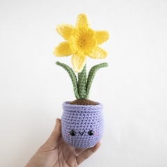 Daffodil amigurumi pattern by A Menagerie of Stitches