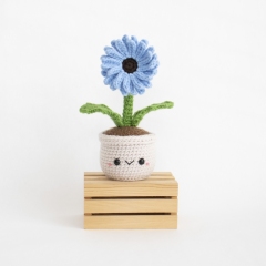 Gerbera Daisy amigurumi by A Menagerie of Stitches
