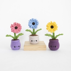 Gerbera Daisy amigurumi pattern by A Menagerie of Stitches