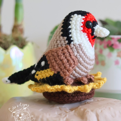 Pete the European Gold Finch amigurumi pattern by LikeALigerCrochet