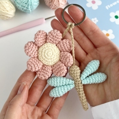 Flower and dragonfly keychain amigurumi pattern by AmiGuide