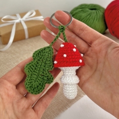 Mushroom with leaf keychain charm amigurumi pattern by AmiGuide