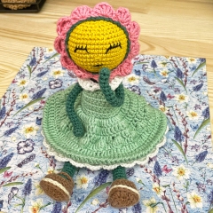 Flower Doll amigurumi by Domigurumi