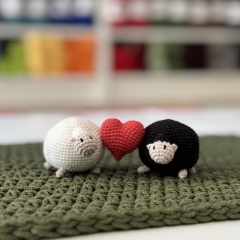 Loving Sheeps amigurumi by Domigurumi