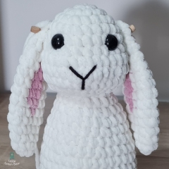 Beryl the Bunny amigurumi by Little Green Bear