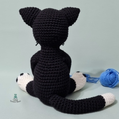 Connie the Cat amigurumi by Little Green Bear