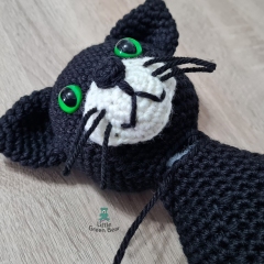 Connie the Cat amigurumi pattern by Little Green Bear