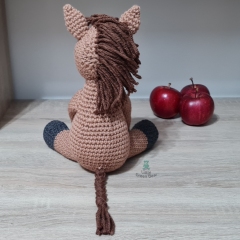 Harrold the Horse amigurumi pattern by Little Green Bear