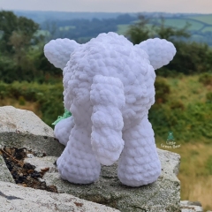 Lawrence the Lamb amigurumi pattern by Little Green Bear