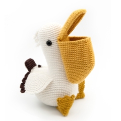 Scoop the Pelican amigurumi by airali design