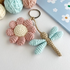 Flower and dragonfly keychain