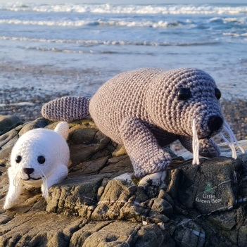 Sandy the Seal amigurumi pattern by Little Green Bear
