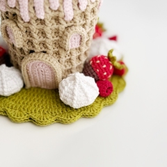Ice cream house amigurumi by Fluffy Tummy
