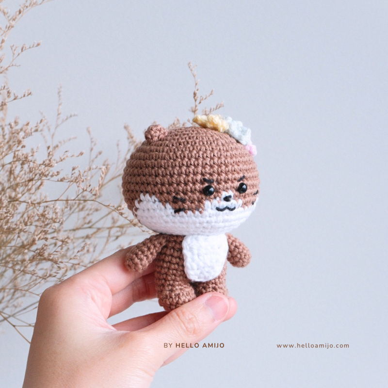 Floral Otter Crochet Pattern amigurumi pattern - Amigurumi.com