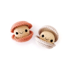 No-Sew Clam amigurumi by Stitch by Fay