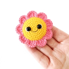 No-Sew Flower amigurumi pattern by Stitch by Fay
