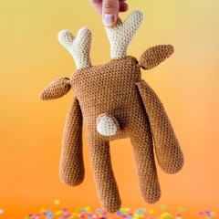 Dewy the Snuggly Deer amigurumi by Pracownia Blask
