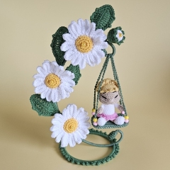 Flower Children - Gertie the Daisy amigurumi pattern by SaphirhaseDesign