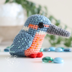 Pebble the kingfisher amigurumi pattern by LikeALigerCrochet