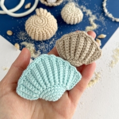 Seashell bundle keychains amigurumi by AmiGuide