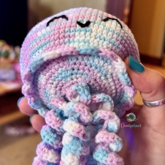 Candy the Jellyfish amigurumi pattern by Domigurumi