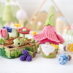 Flower Field ('Mini Kingdom') amigurumi by AradiyaToys