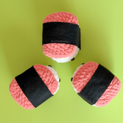 Spam Musubi amigurumi pattern by Curiouspapaya