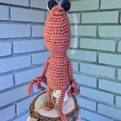 Marcus the worm amigurumi by Cosmos.crochet.qc