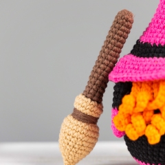 Gnome witch with Cauldron amigurumi by Mufficorn