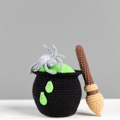 Gnome witch with Cauldron amigurumi pattern by Mufficorn