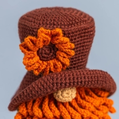 Gnome with Sunflower amigurumi pattern by Mufficorn