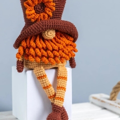 Gnome with Sunflower amigurumi pattern by Mufficorn