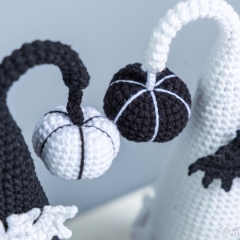 Gnomes Couple with Bats amigurumi pattern by Mufficorn