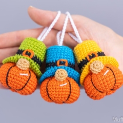 Pumpkin Keychains amigurumi pattern by Mufficorn