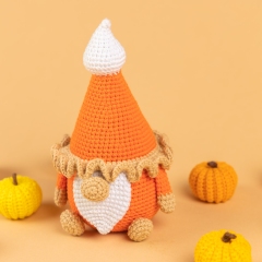 Pumpkin Pie Gnome amigurumi by Mufficorn