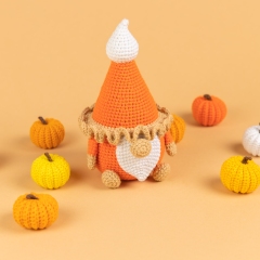 Pumpkin Pie Gnome amigurumi pattern by Mufficorn