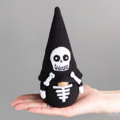 Skeleton Gnome amigurumi pattern by Mufficorn
